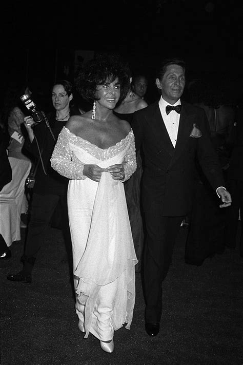 elizabeth taylor valentino fashion.